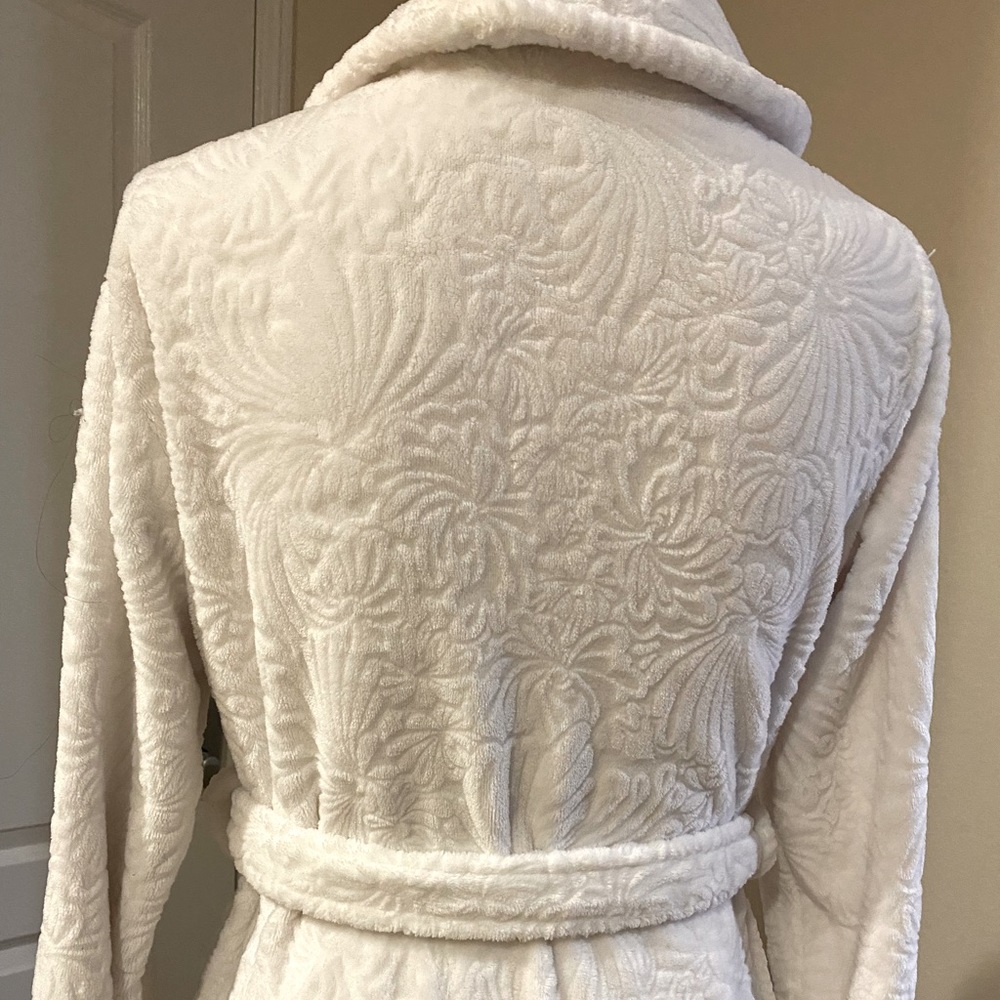 Soft White Robe - Picture 5 of 11
